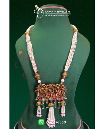 Unique Kundhan Pendant with Pearl Mala